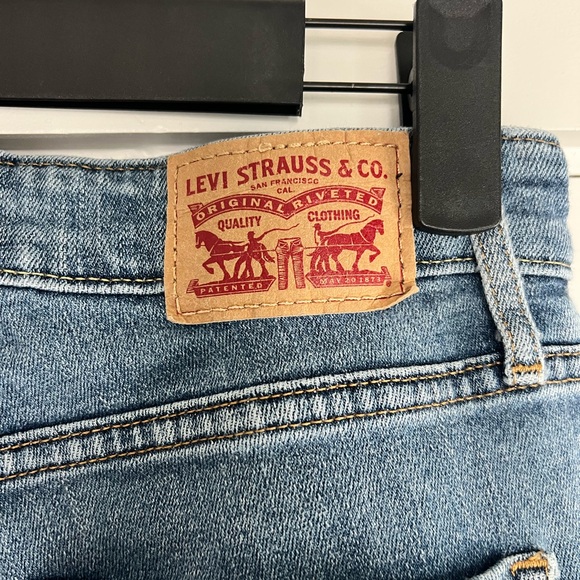 Levi’s 721 High Rise Skinny Ankle Jean - Picture 4 of 6